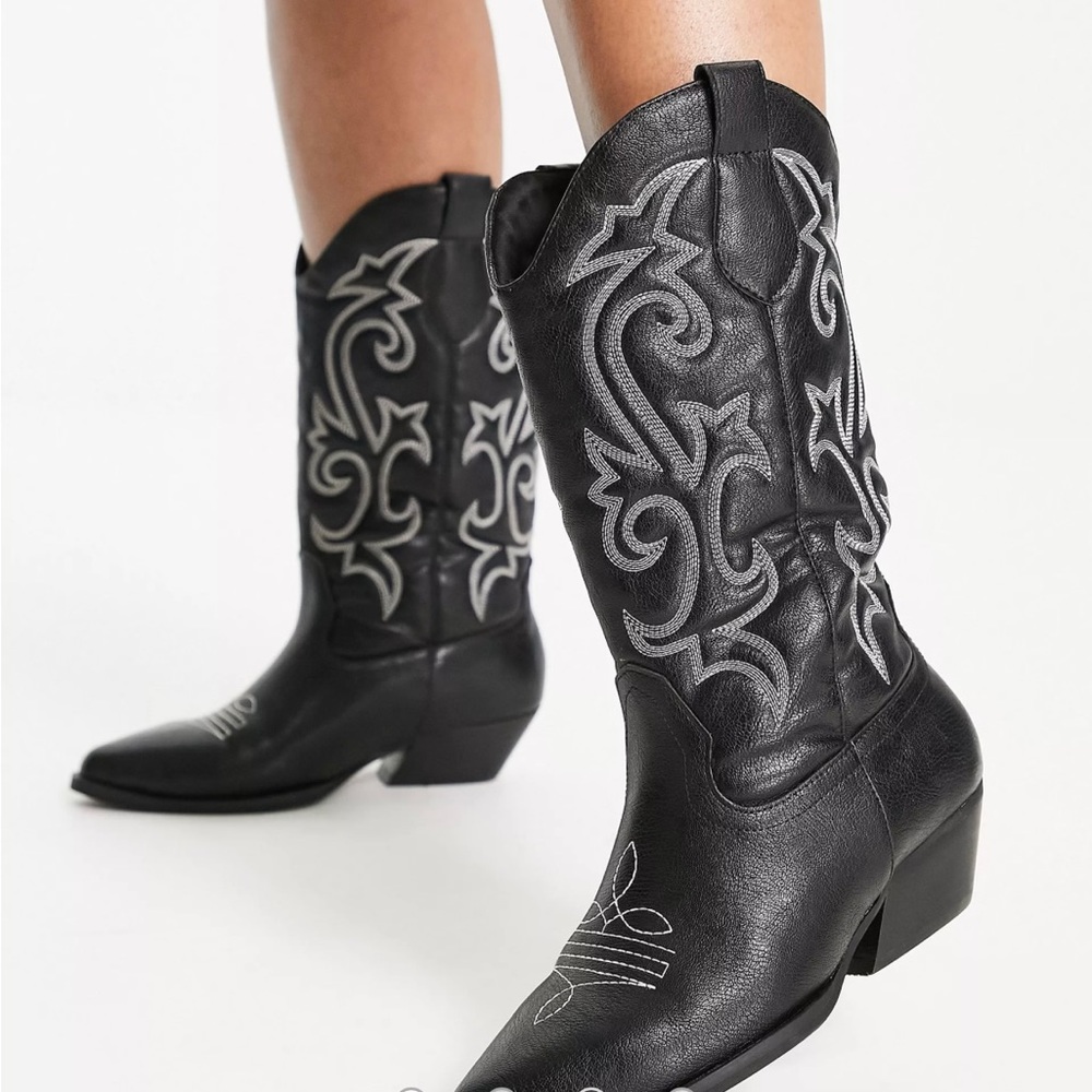 ASOS DESIGN Wide Fit Andi flat western knee boots in black